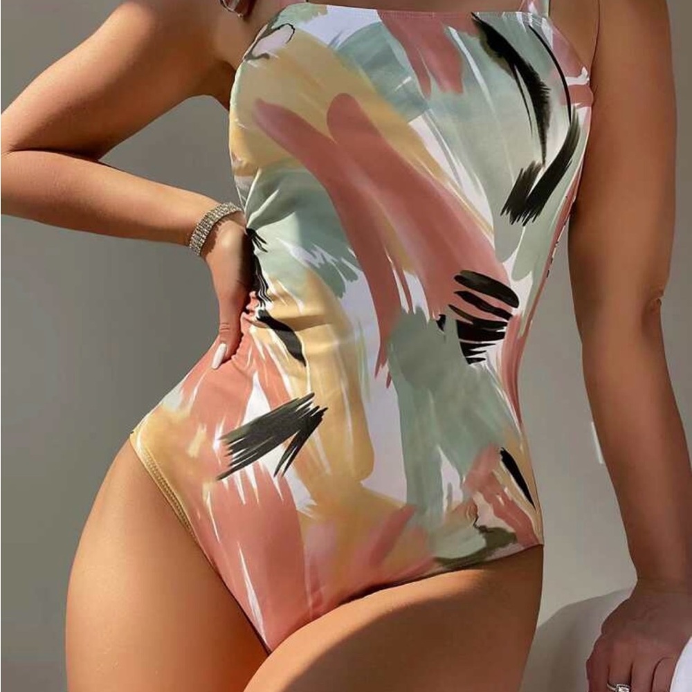 Abstract Print One-Piece Swimsuit 🩱